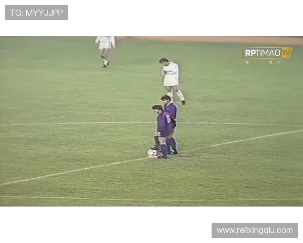 2004年经典对决巴萨与皇马的世纪之战回顾与分析