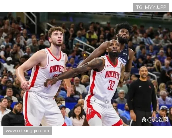 火箭队与上海大鲨鱼激战正酣比分胶着精彩瞬间回顾